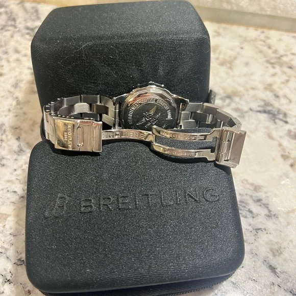 Ladies Breitling Chronometre - Picture 3 of 5